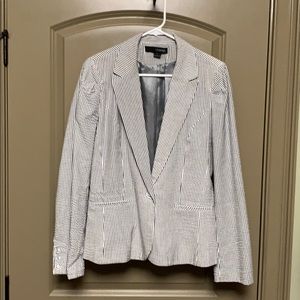 Lady’s Seersucker Blazer, size M.